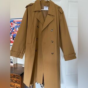 Women’s trench coat. Size XL. New! Never worn w/tags on